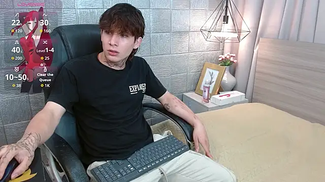 Snapshot of Iantwink18 chatting on 09/16/25, 02:29 Iantwink18 online show from 09/16/25, 02:29