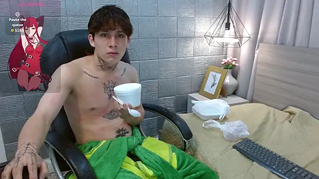 Snapshot of Iantwink18 chatting on 09/17/25, 05:14 Iantwink18 online show from 09/17/25, 05:14