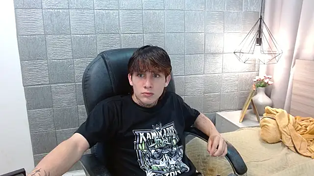 Snapshot of Iantwink18 chatting on 09/19/25, 08:31 Iantwink18 online show from 09/19/25, 08:31