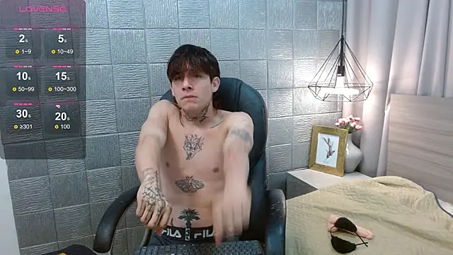 Snapshot of Iantwink18 chatting on 09/20/25, 11:11 Iantwink18 online show from 09/20/25, 11:11