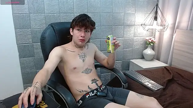 Snapshot of Iantwink18 chatting on 09/23/25, 09:12 Iantwink18 online show from 09/23/25, 09:12