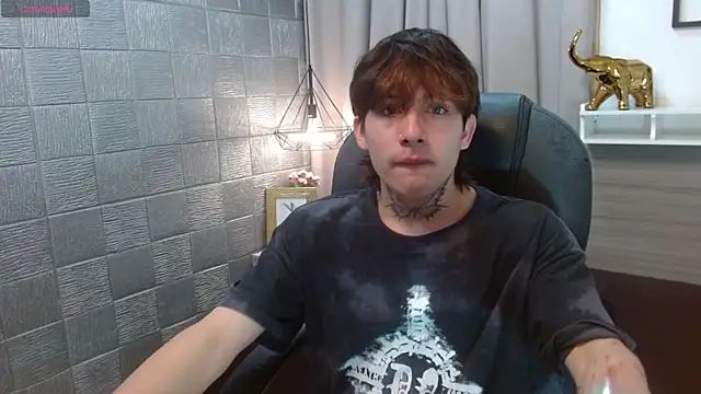 Snapshot of Iantwink18 chatting on 09/25/25, 05:27 Iantwink18 online show from 09/25/25, 05:27