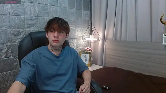 Snapshot of Iantwink18 chatting on 09/26/25, 01:15 Iantwink18 online show from 09/26/25, 01:15