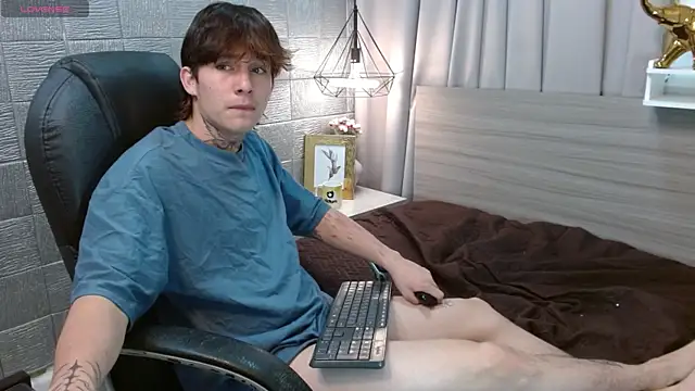 Snapshot of Iantwink18 chatting on 09/28/25, 12:21 Iantwink18 online show from 09/28/25, 12:21