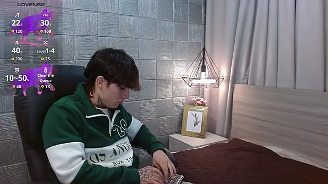 Snapshot of Iantwink18 chatting on 10/01/25, 05:52 Iantwink18 online show from 10/01/25, 05:52