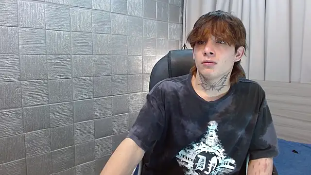 Snapshot of Iantwink18 chatting on 10/05/25, 08:29 Iantwink18 online show from 10/05/25, 08:29