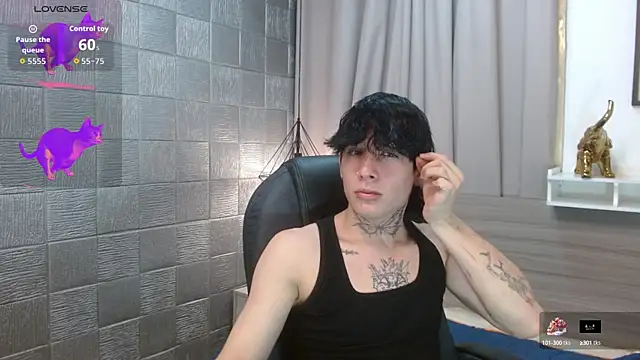 Snapshot of Iantwink18 chatting on 10/08/25, 08:28 Iantwink18 online show from 10/08/25, 08:28