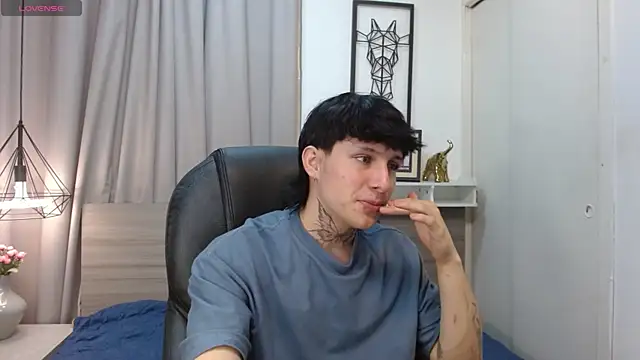 Snapshot of Iantwink18 chatting on 10/09/25, 10:30 Iantwink18 online show from 10/09/25, 10:30