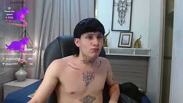 Snapshot of Iantwink18 chatting on 10/12/25, 08:13 Iantwink18 online show from 10/12/25, 08:13