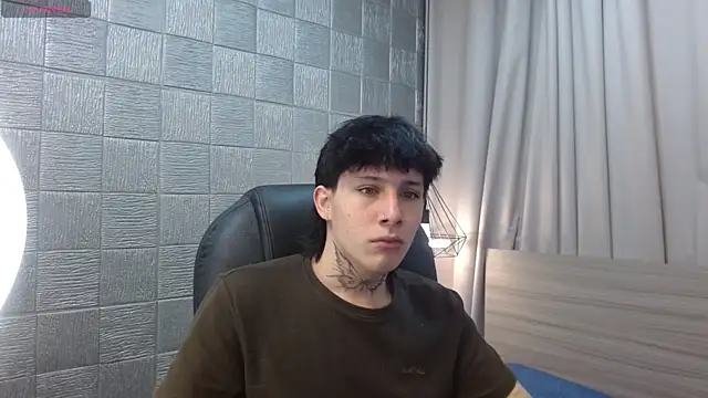 Snapshot of Iantwink18 chatting on 10/13/25, 07:58 Iantwink18 online show from 10/13/25, 07:58