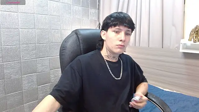 Snapshot of Iantwink18 chatting on 10/15/25, 07:36 Iantwink18 online show from 10/15/25, 07:36