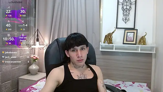 Snapshot of Iantwink18 chatting on 10/18/25, 06:37 Iantwink18 online show from 10/18/25, 06:37