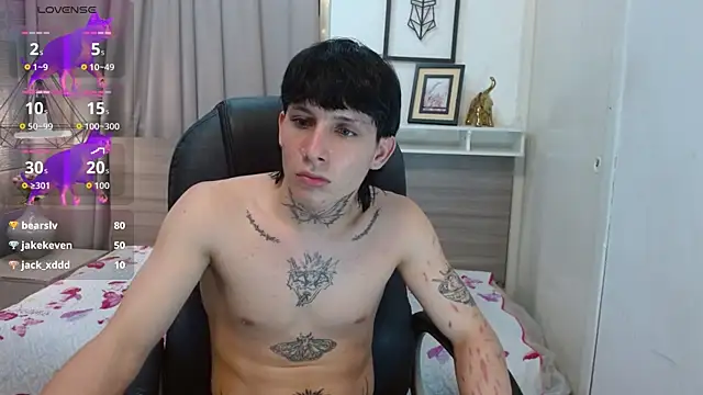 Snapshot of Iantwink18 chatting on 10/19/25, 07:20 Iantwink18 online show from 10/19/25, 07:20