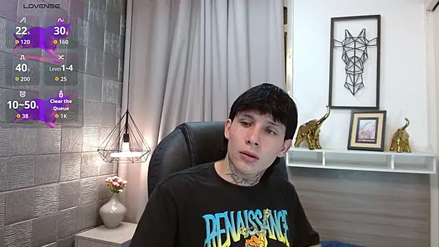 Snapshot of Iantwink18 chatting on 10/24/25, 08:05 Iantwink18 online show from 10/24/25, 08:05