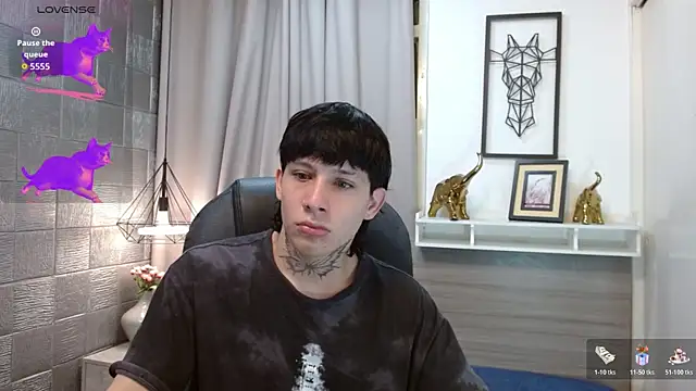 Snapshot of Iantwink18 chatting on 10/27/25, 06:12 Iantwink18 online show from 10/27/25, 06:12