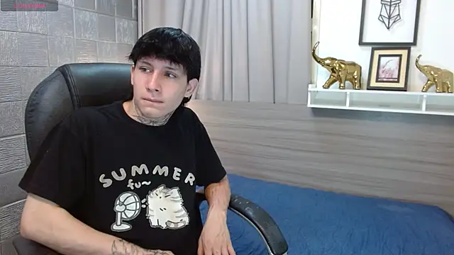 Snapshot of Iantwink18 chatting on 11/01/25, 08:44 Iantwink18 online show from 11/01/25, 08:44