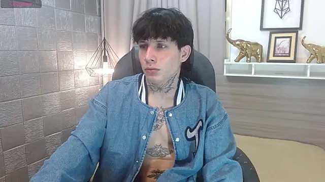 Snapshot of Iantwink18 chatting on 11/09/25, 09:02 Iantwink18 online show from 11/09/25, 09:02