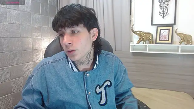 Snapshot of Iantwink18 chatting on 11/10/25, 11:04 Iantwink18 online show from 11/10/25, 11:04