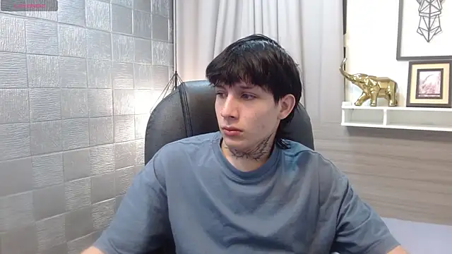 Snapshot of Iantwink18 chatting on 11/14/25, 03:27 Iantwink18 online show from 11/14/25, 03:27