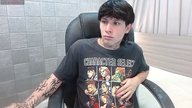 Snapshot of Iantwink18 chatting on 11/21/25, 04:11 Iantwink18 online show from 11/21/25, 04:11