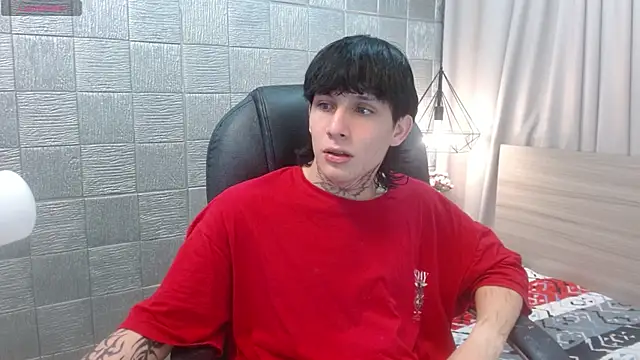 Snapshot of Iantwink18 chatting on 11/24/25, 07:24 Iantwink18 online show from 11/24/25, 07:24