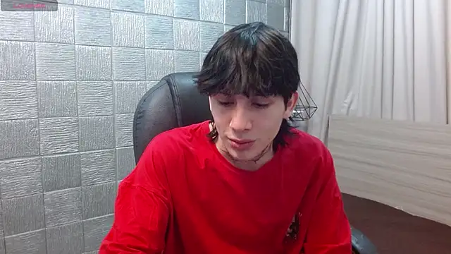 Snapshot of Iantwink18 chatting on 12/03/25, 01:02 Iantwink18 online show from 12/03/25, 01:02