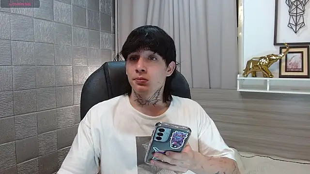 Snapshot of Iantwink18 chatting on 12/15/25, 03:33 Iantwink18 online show from 12/15/25, 03:33