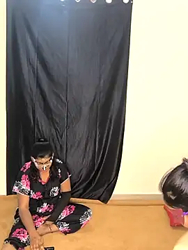 Family02 online show from 10/18/25, 04:41