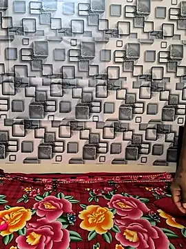 Snapshot of Family02 chatting on 11/13/25, 05:23 Family02 online show from 11/13/25, 05:23