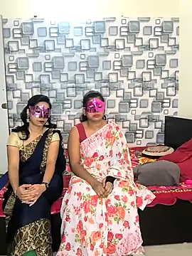 Snapshot of Family02 chatting on 12/18/25, 05:08 Family02 online show from 12/18/25, 05:08