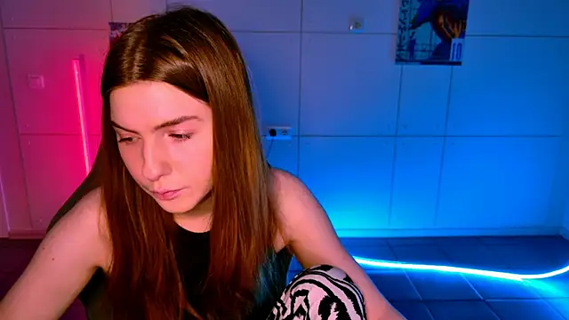 Snapshot of AliceCUNTach chatting on 11/12/25, 05:08 AliceCUNTach online show from 11/12/25, 05:08