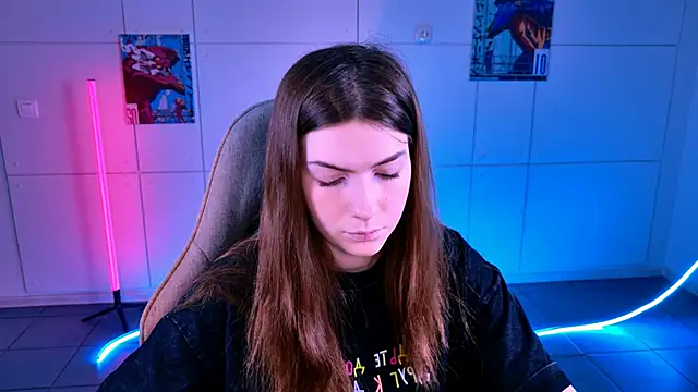 Snapshot of AliceCUNTach chatting on 11/14/25, 05:06 AliceCUNTach online show from 11/14/25, 05:06