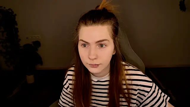 Snapshot of AliceCUNTach chatting on 12/14/25, 05:02 AliceCUNTach online show from 12/14/25, 05:02