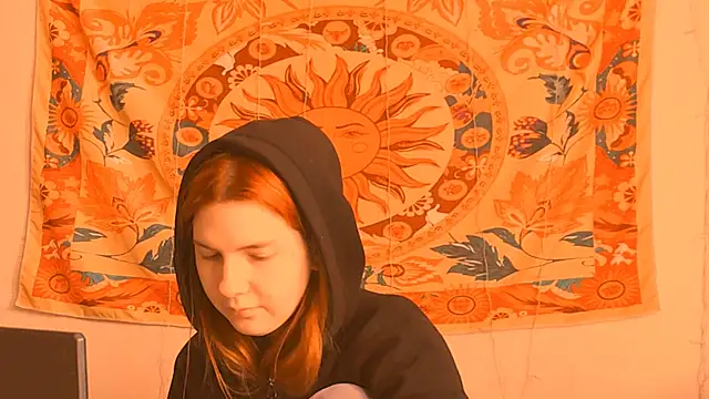 Snapshot of AliceCUNTach chatting on 06/19/26, 04:06 AliceCUNTach online show from 06/19/26, 04:06