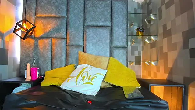 Emily Mitchell online show from 11/22/25, 06:40