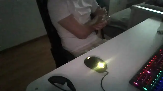 elox33 online show from 04/17/26, 07:00