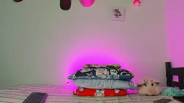 Snapshot of lustlunna chatting on 10/14/25, 02:12 lustlunna online show from 10/14/25, 02:12