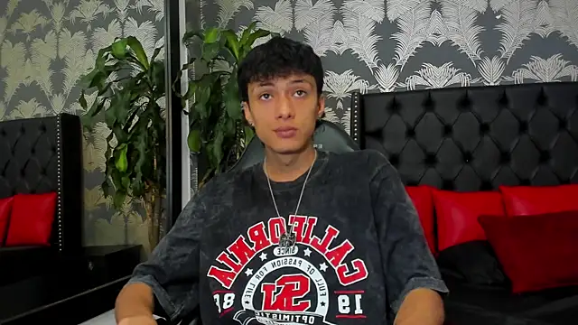 Snapshot of Lean_Portman chatting on 04/06/26, 02:18 Lean Portman online show from 04/06/26, 02:18