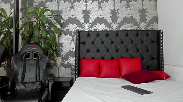 Snapshot of Lean_Portman chatting on 04/08/26, 02:28 Lean Portman online show from 04/08/26, 02:28