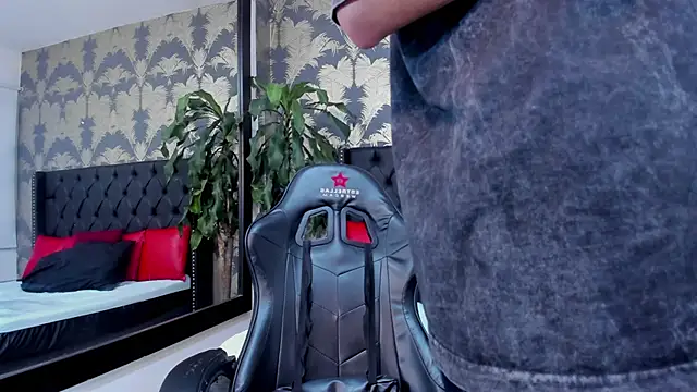 Snapshot of Lean_Portman chatting on 04/16/26, 03:02 Lean Portman online show from 04/16/26, 03:02