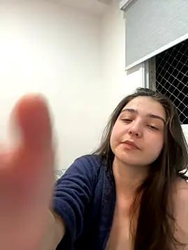 Snapshot of Floravip chatting on 10/28/25, 02:04 Floravip online show from 10/28/25, 02:04