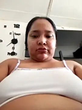 Snapshot of Angelly_ricura chatting on 06/17/26, 05:47 Angelly ricura online show from 06/17/26, 05:47