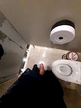 Snapshot of winter0cold_ chatting on 10/13/25, 09:31 winter0cold online show from 10/13/25, 09:31