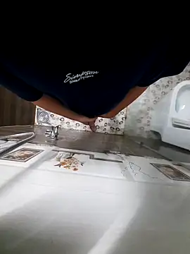 Snapshot of winter0cold_ chatting on 10/17/25, 04:37 winter0cold online show from 10/17/25, 04:37