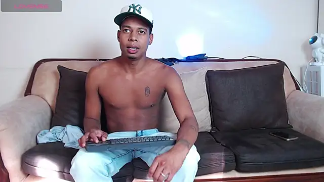 Snapshot of SpicyBoys_X chatting on 04/12/26, 10:15 SpicyBoys X online show from 04/12/26, 10:15