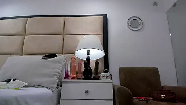 Sweet Lucianaa online show from 11/28/25, 08:11