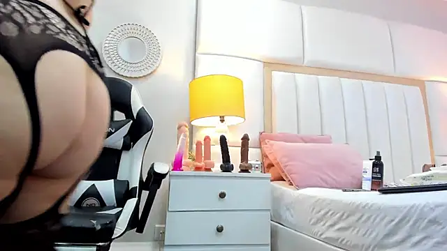 Sweet Lucianaa online show from 12/13/25, 07:53