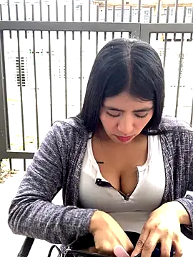 Snapshot of Adele_Pinkk chatting on 09/26/25, 04:11 Adele Pinkk online show from 09/26/25, 04:11