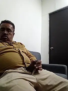 Snapshot of HomHot47 chatting on 11/11/25, 02:33 HomHot47 online show from 11/11/25, 02:33