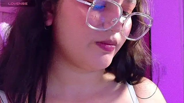 Snapshot of Angeldusttt chatting on 04/21/26, 01:42 Angeldusttt online show from 04/21/26, 01:42